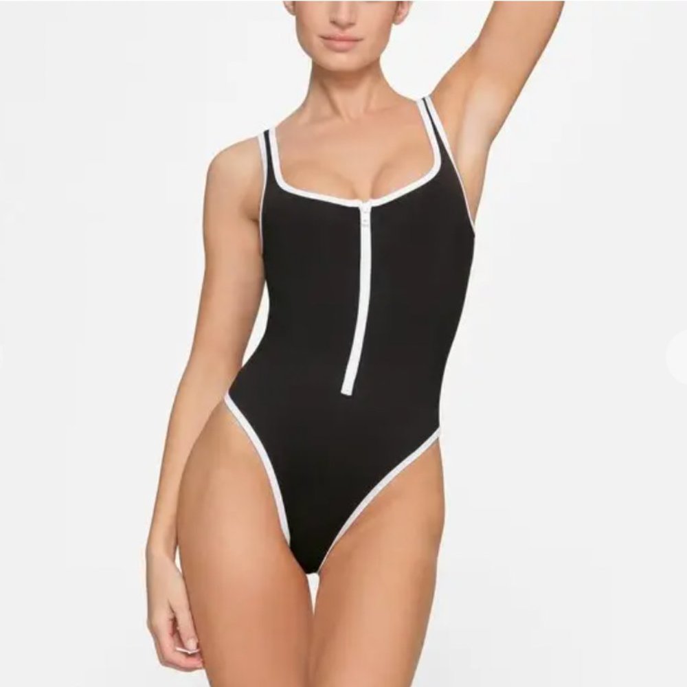 SKIMS Zip-Up Swim Scoop Neck One Piece in Onyx Size Medium